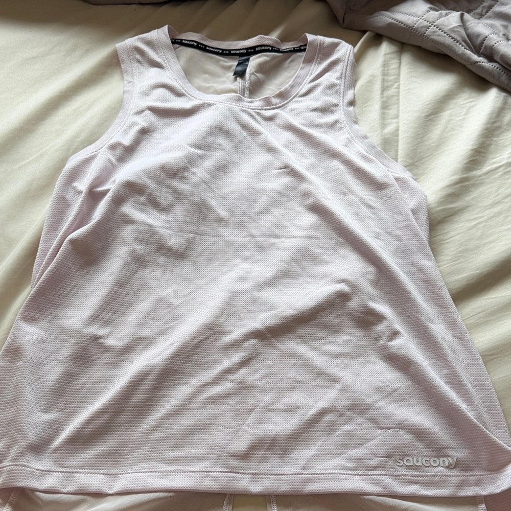 Saucony Women’s Pale Pink Mesh Performance Tank